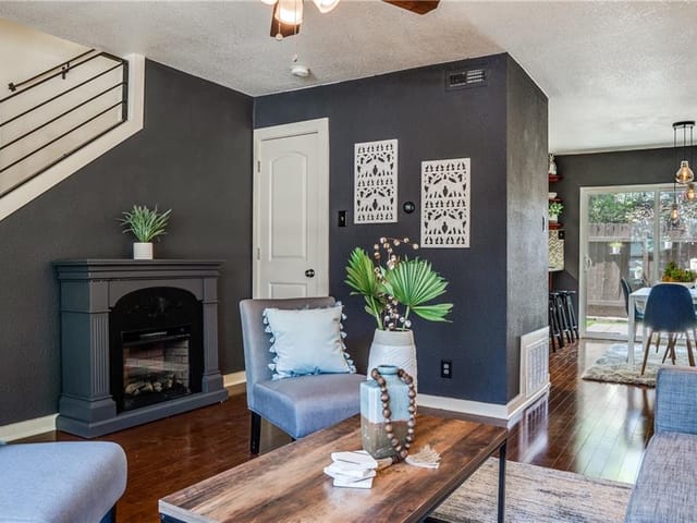 6211 Manor Rd Unit #103