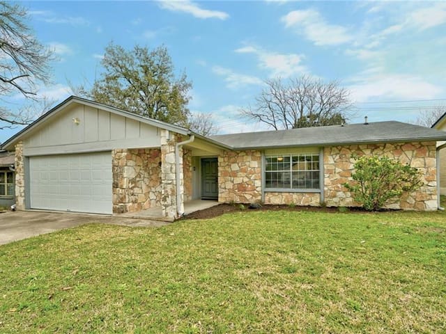 6211 Woodhue Dr