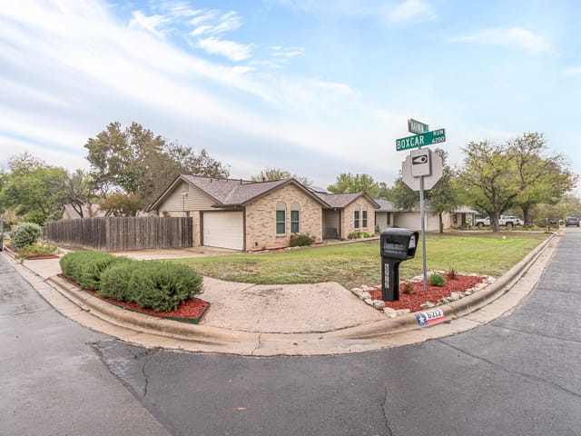 6212 Harwin Ln