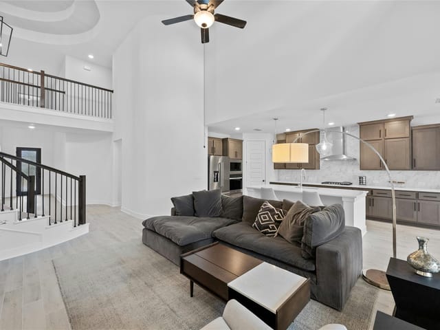 6217 Hilltop Plateau Dr