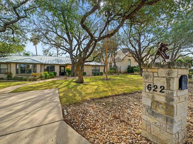 622 Robin Dale DR