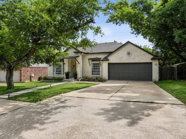 6220 Harrogate Dr