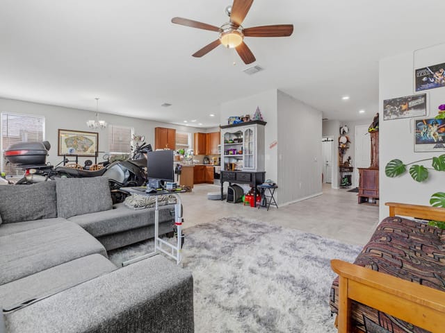 6229 Minnoch LN
