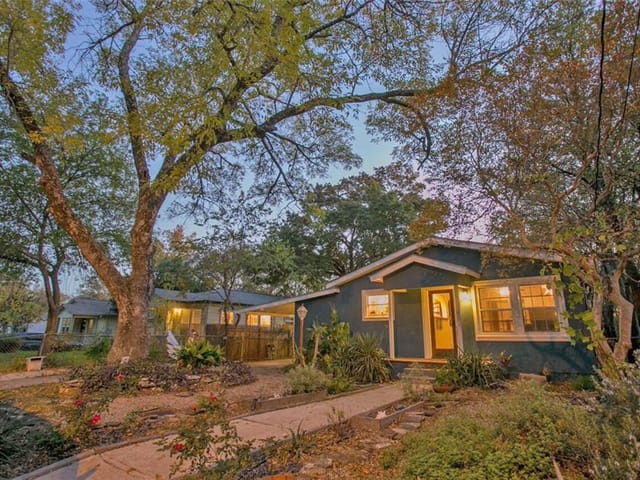 623 W Odell St