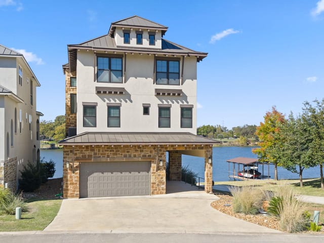 624  Waterside Dr