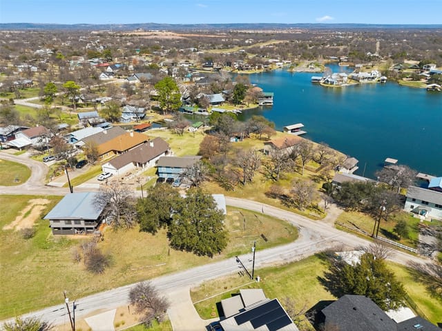 625 Deep Cove Dr