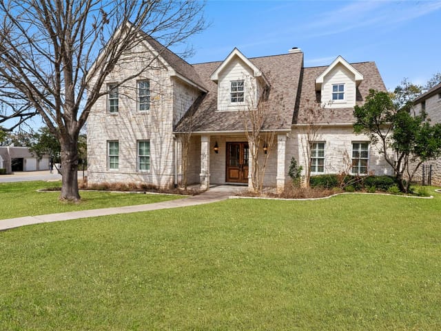 625 Robin Dale Ct - front exterior - Luxury home in Lakeway, Lakeway, TX