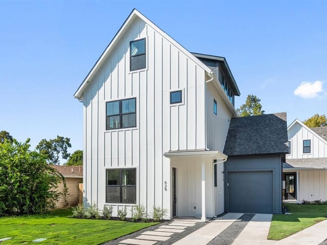 629 Amesbury Ln Unit #1