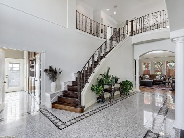 6300 Mesa Dr