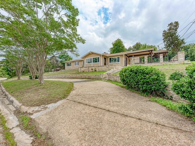 6301 Forest Hills DR