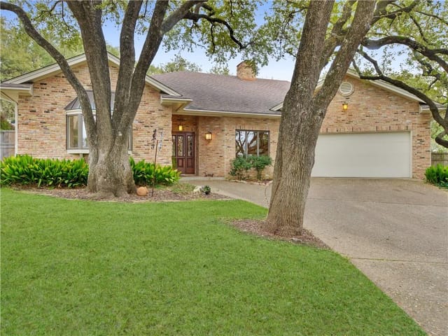 6301 SPRUCEWOOD Cv