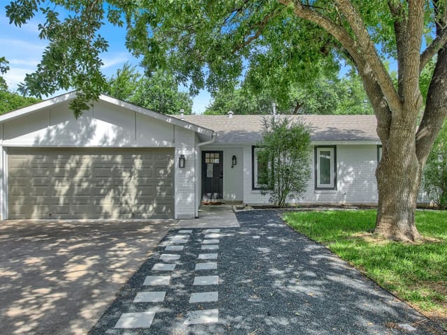 6302 Capriola Dr