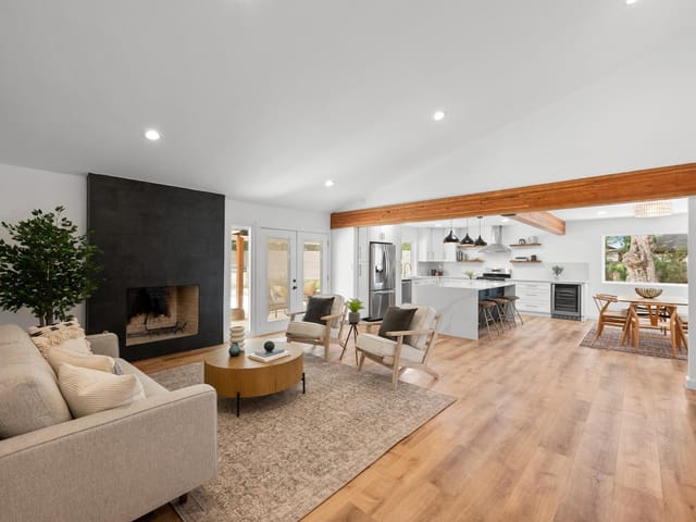 6304 Berkeley CV