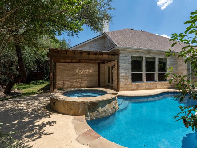 6304 Salcon Cliff DR