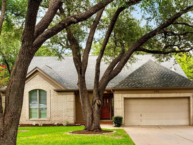View 6304 Walebridge LN in Circle C Ranch 6304 Walebridge LN - property photo 1 - Luxury home in Circle C Ranch, Austin, TX