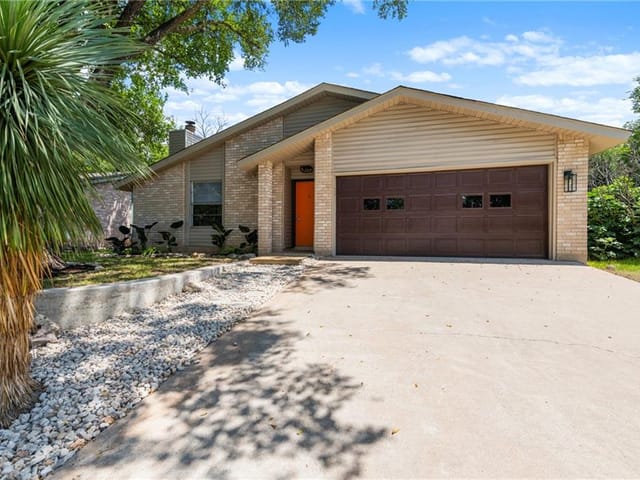 6305 Capriola Dr
