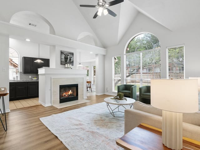 6305 Oasis Dr