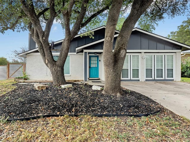 6309 Woodhue Dr