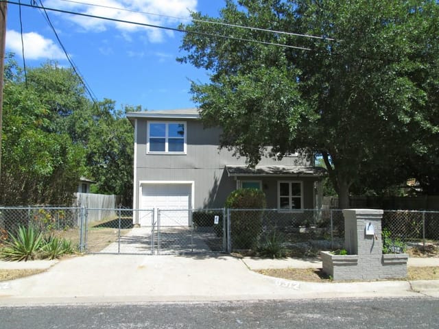 6312 Crumley Ln
