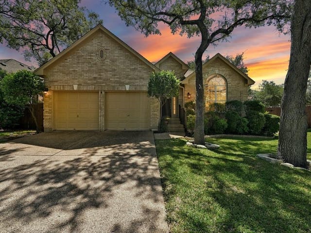 6321 Clarion Dr