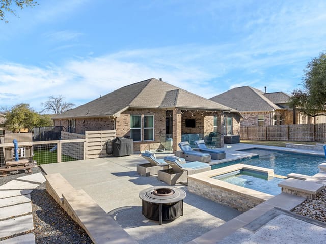 633 Mendocino Ln