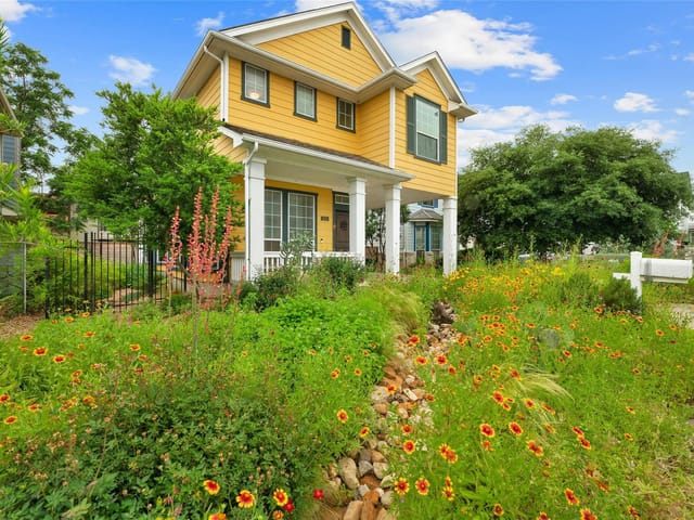 633 Twelve Oaks LN