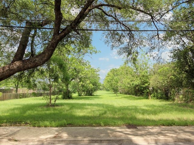 633 Uhland Rd