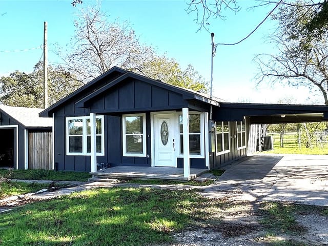 635 White Ave