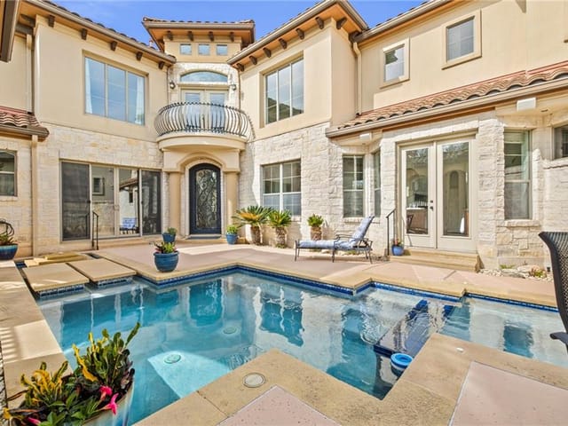 64 TIBURON Dr