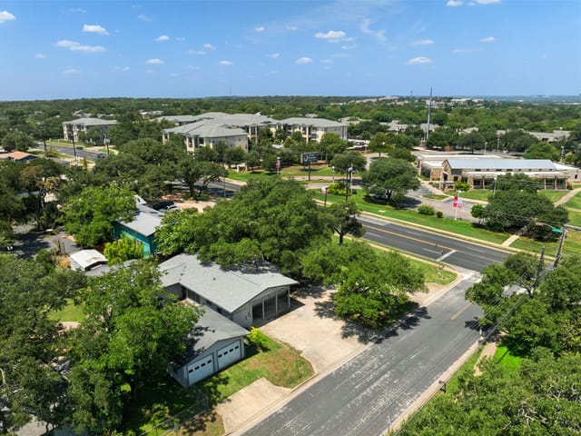 6401 Menchaca RD - property photo 1 - Luxury home in Manchaca Estates, Austin, TX