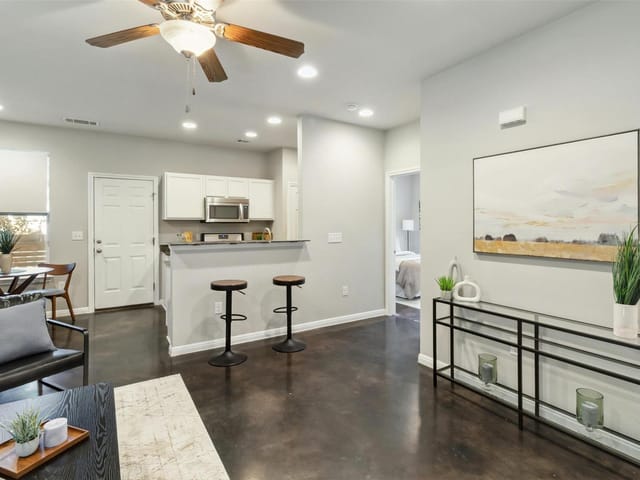 6402 Carson Rdg Unit #B