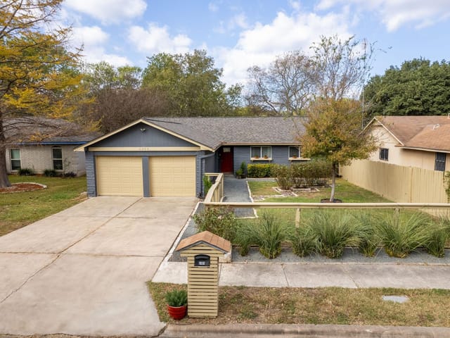 6404 Clubway Ln