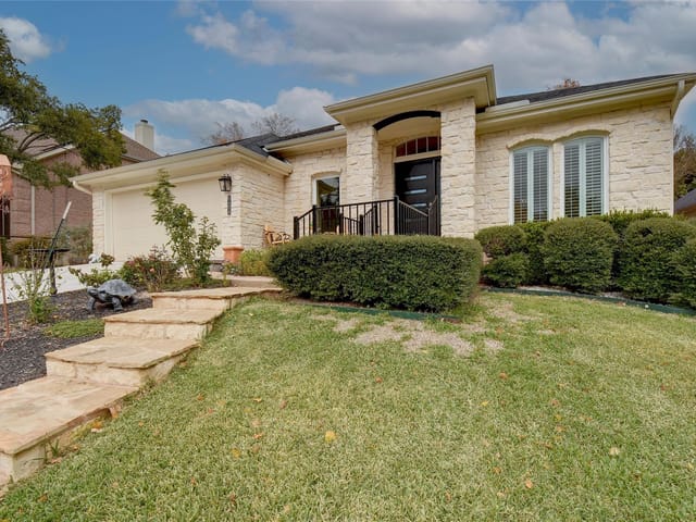 6404 Deer Hollow Ln