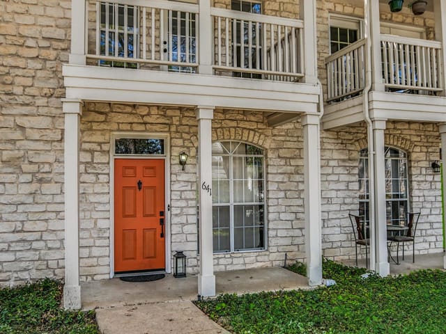 641 W 31st 1/2 St