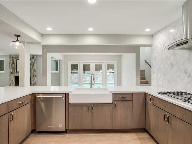 6421 Westside DR