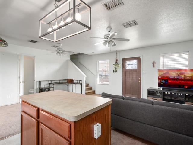 643 Northlake Dr