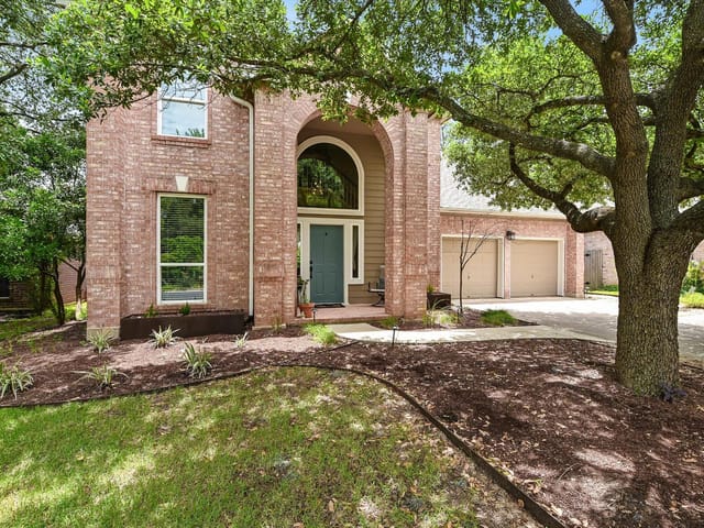 6456 Ruxton LN - front exterior - Luxury home in Circle C Ranch Ph A Sec 02, Austin, TX