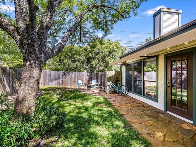 6501 Columbia Oaks Ct Unit #5