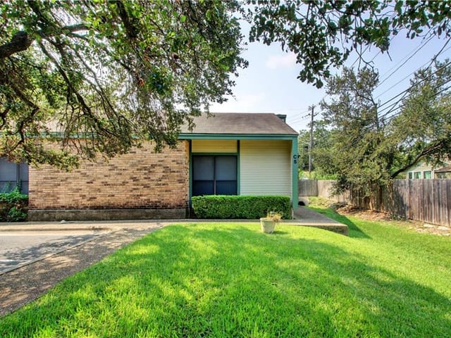 6501 Columbia Oaks Ct Unit #5