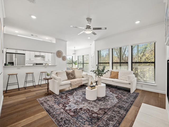 6501 Columbia Oaks Ct Unit #D8