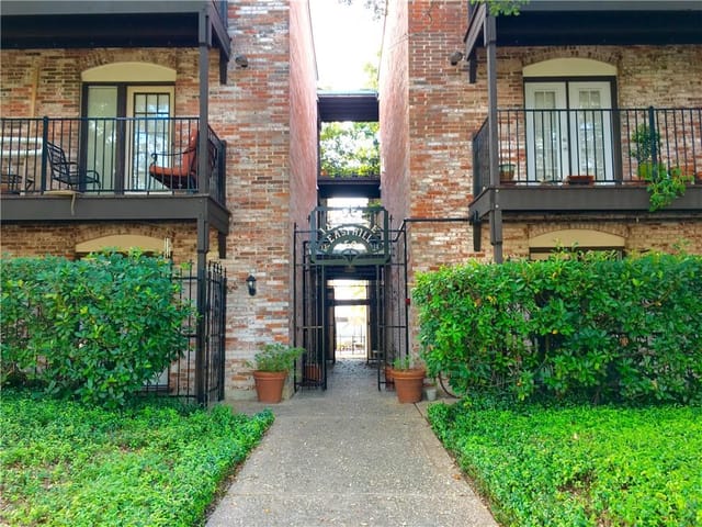 6501 E Hill Dr Unit #104