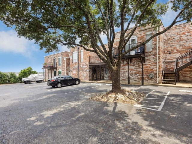 6501 E Hill DR Unit #110