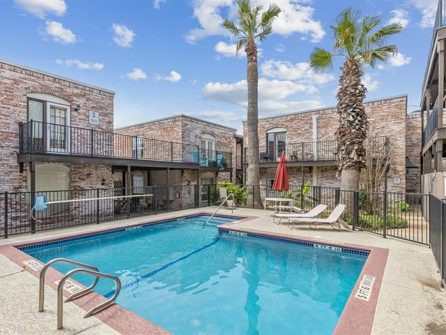 6501 E Hill Dr Unit #117