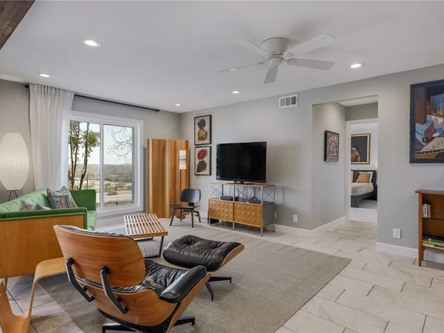 6501 E Hill Dr Unit #125