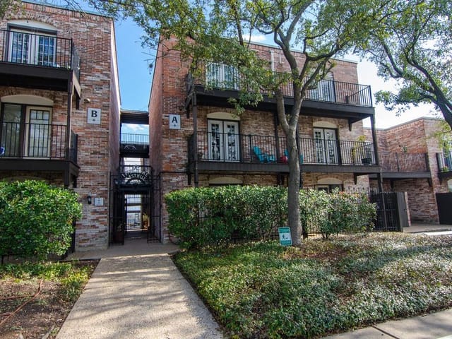 6501 E Hill Dr Unit #203