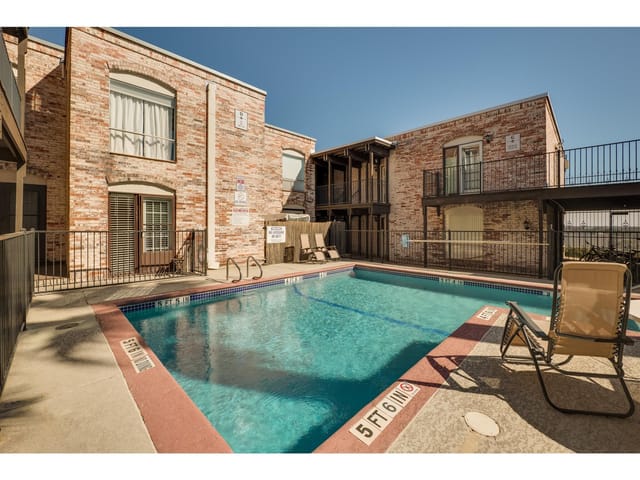 6501 E Hill Dr Unit #220