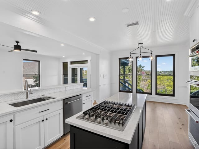 6506 Staghorn CV - front exterior - Luxury home in Great Hills 22, Austin, TX
