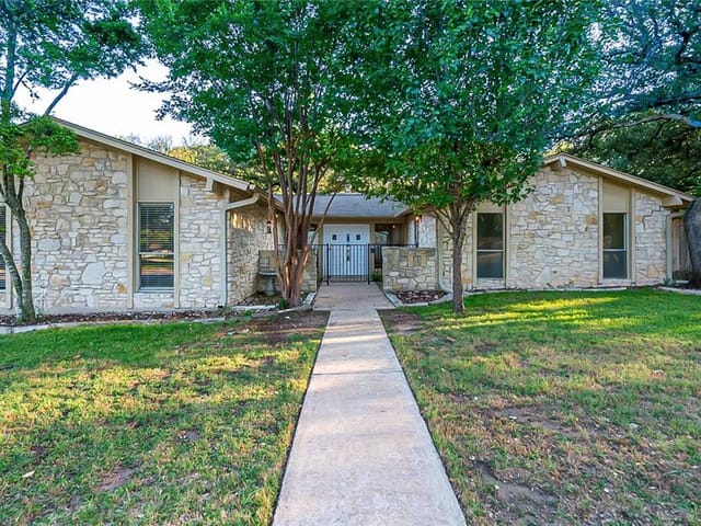 6509 Woodcrest Dr