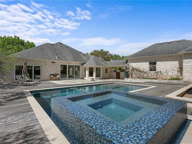 6513 Way Ln
