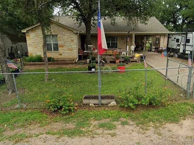 652 Pecan LN